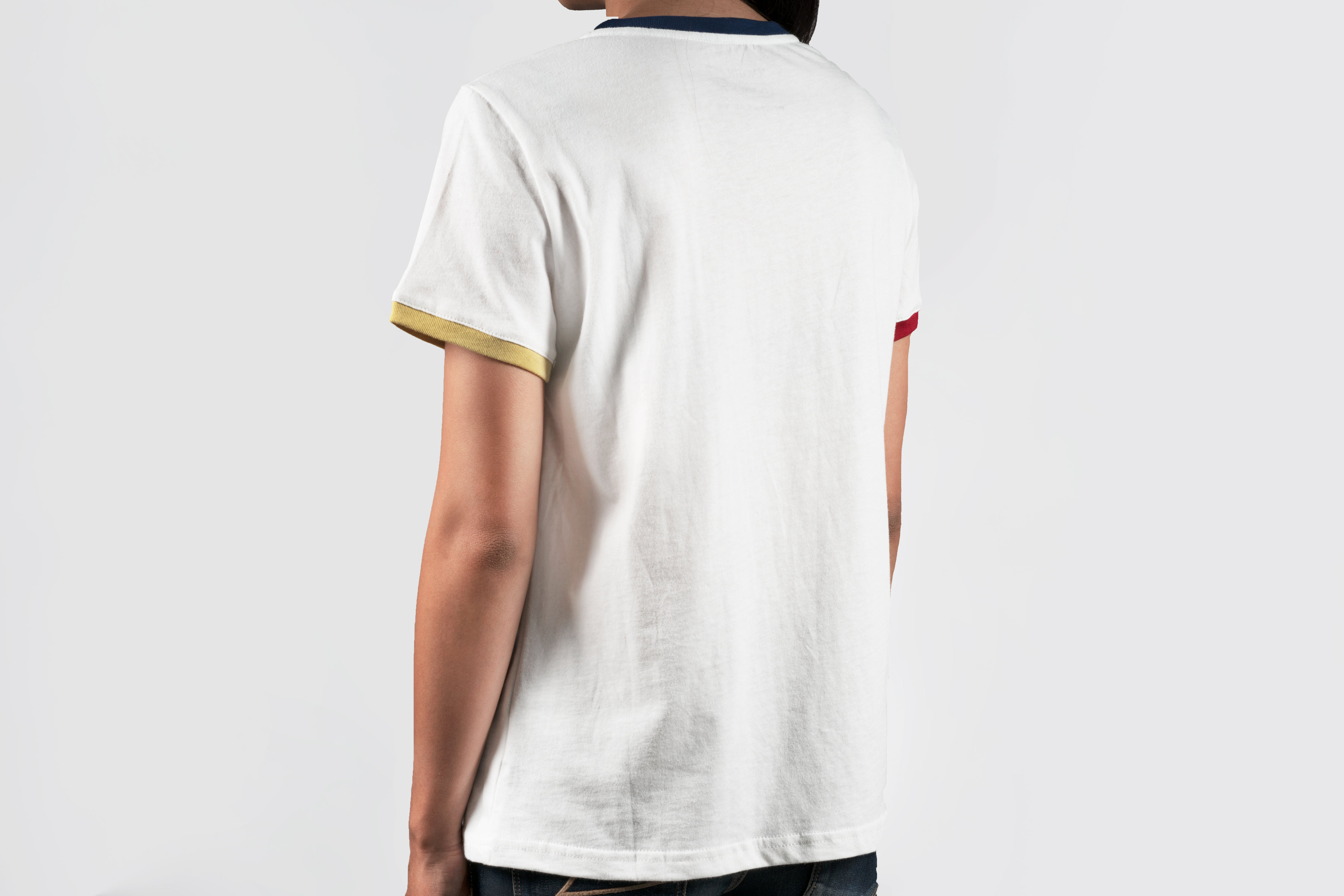 Simple t-shirt with colored edges