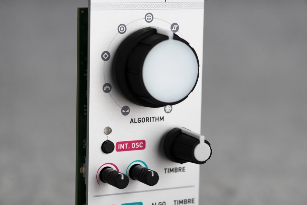 Mutable Instruments Warps for modulating modulations on